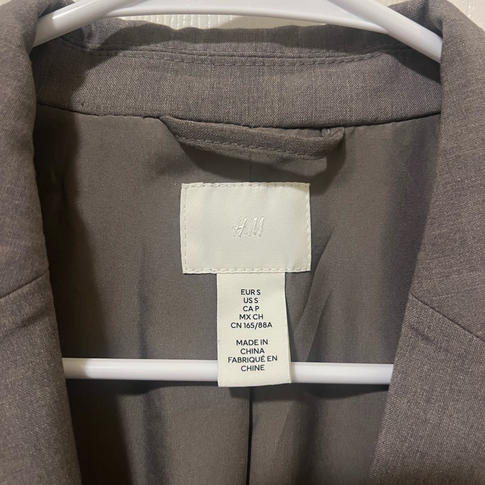 H&M Blazer - Picture 2 of 3